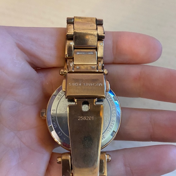 Authentic Michael Kors Watch - Picture 3 of 3